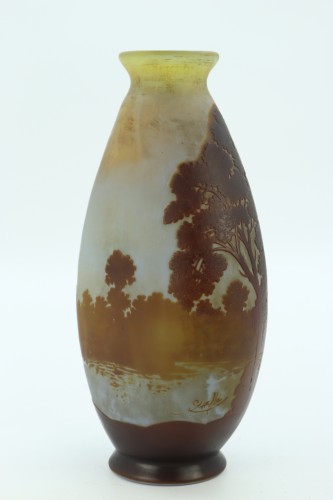 Verrerie, Cristallerie  - Vase Gallé à décor de paysage lacustre