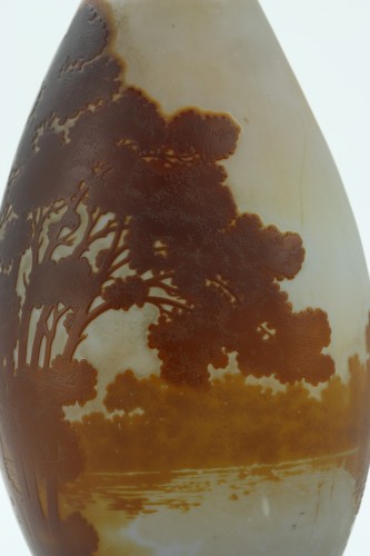 Art nouveau - Vase Gallé à décor de paysage lacustre