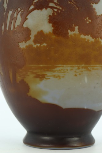 Antiquités - Vase Gallé à décor de paysage lacustre