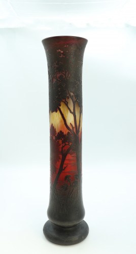 Grand vase Daum à ddécor de paysage lacustre - Verrerie, Cristallerie Style Art nouveau