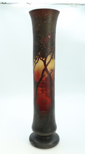 Grand vase Daum à ddécor de paysage lacustre - Art Revival
