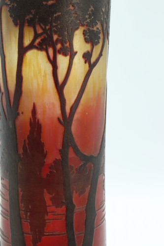 Art nouveau - Grand vase Daum à ddécor de paysage lacustre