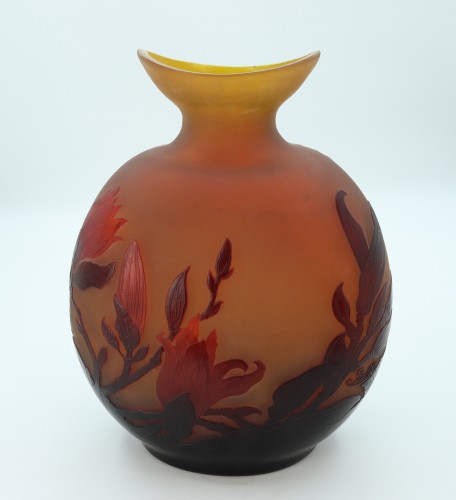 Vase Gallé à décor de magnolias - Art Revival
