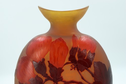 Antiquités - Vase Gallé à décor de magnolias