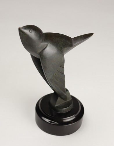L'oiseau, Bouchon de radiateur en bronze par les frères Martel - Sculpture Style Art Déco