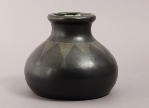 Enamelled vase by Jean Luce (1895-1964) - Porcelain & Faience Style Art Déco