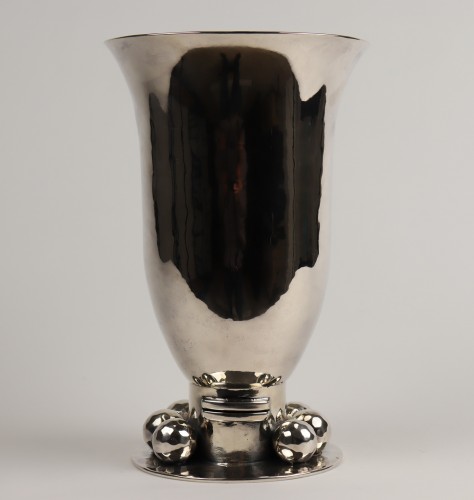 Tulip shaped vase by Jean Després (1889-1980) - Antique Silver Style Art Déco