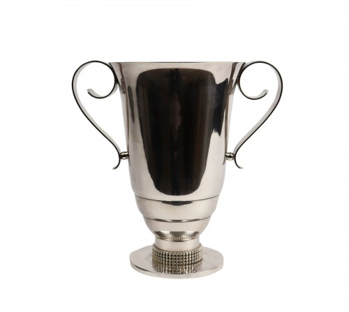 Vase en métal argenté- Jean Després (1889-1980)
