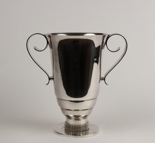 Vase en métal argenté- Jean Després (1889-1980) - Objet de décoration Style Art Déco