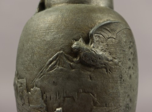 Antiquités - Vase chauve-souris par Hans Stoltenberg-Lerche