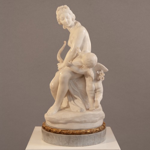 Vénus désarme l’Amour en marbre blanc - milieu du XIXe siècle - Sculpture Style Napoléon III
