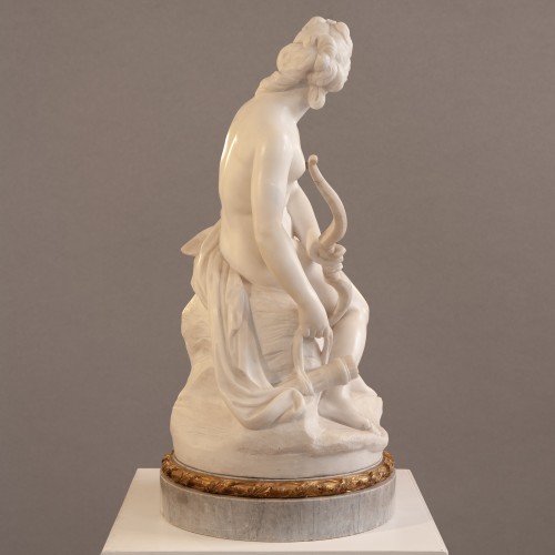 XIXe siècle - Vénus désarme l’Amour en marbre blanc - milieu du XIXe siècle