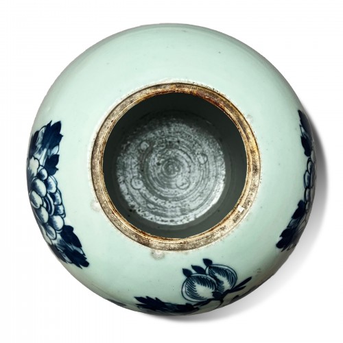 A Porcelain ‘Phoenix’ Jar, Qing Dynasty 19th century - 