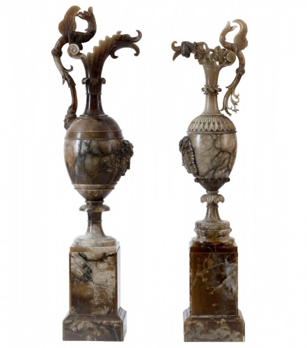 Paire de vases italiens monumentaux du 19e en albâtre de Volterra