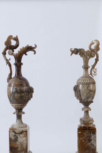 XIXe siècle - Paire de vases italiens monumentaux du 19e en albâtre de Volterra