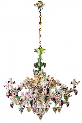 Meissen porcelaine chandelier with cherubs made in the 19th century