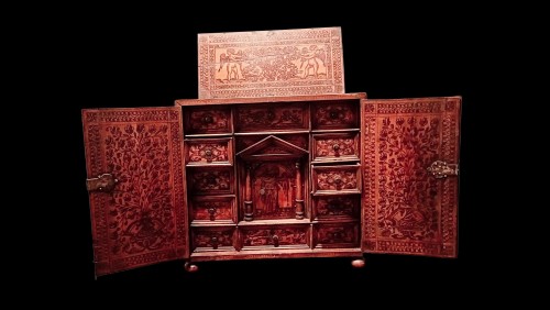 Cabinet en bois de cèdre pyrogravé, provenant de la région de Vénétie XVIIe siècle - B & Facchini