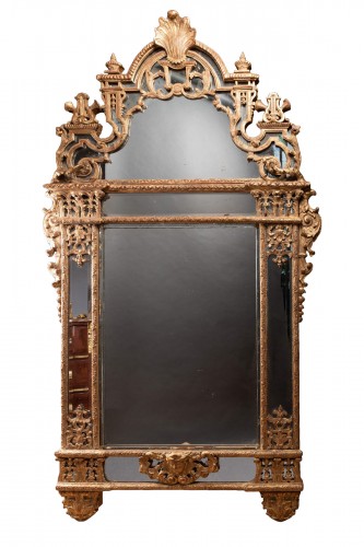 Miroir à pares-closes en bois doré, Paris époque Régence vers 1720