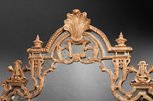 French Regence - Gilded wood mirror, Paris Regency period circa 1720