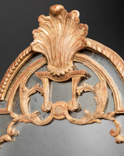 Antiquités - Miroir à pares-closes en bois doré, Paris époque Régence vers 1720