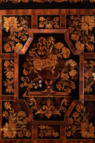 17th ideboard in marquetry , by Thomas Hache  - Furniture Style Louis XIV
