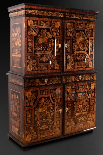17th century - 17th ideboard in marquetry , by Thomas Hache 