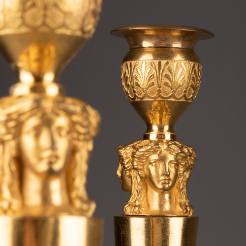 Pair of candlestick in finely chased bronze gilded with mercury. - Lighting Style Empire