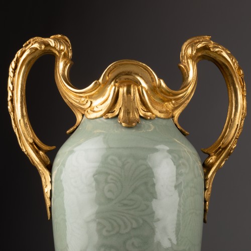 Céramiques, Porcelaines  - Paires de vases en porcelaine céladon, Paris vers 1760