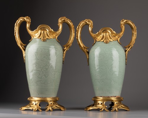 Antiquités - Pairs of celadon porcelain vases, Paris around 1760