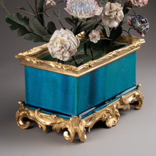 Louis XV - Garniture en porcelaine et bronzes montés, Paris époque Louis XV