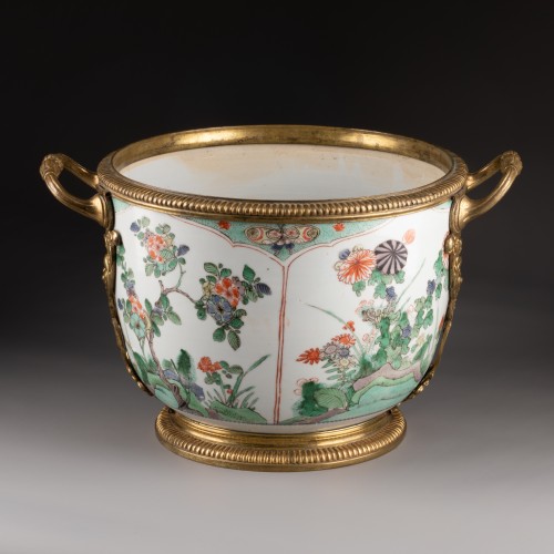 Chinese porcelain cachepot mounted on bronze under the Regency - 