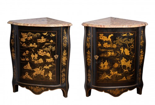 Pair of lacquered corner tables by L.Foureau, Paris Louis XV period, around