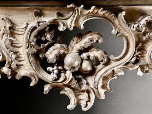 Furniture  - Console table with « rocaille » decoration, Provence, circa 1730