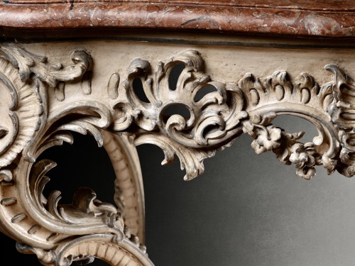 18th century - Console table with « rocaille » decoration, Provence, circa 1730