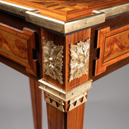 Antiquités -   Small lounge system table, Paris, late 18th century