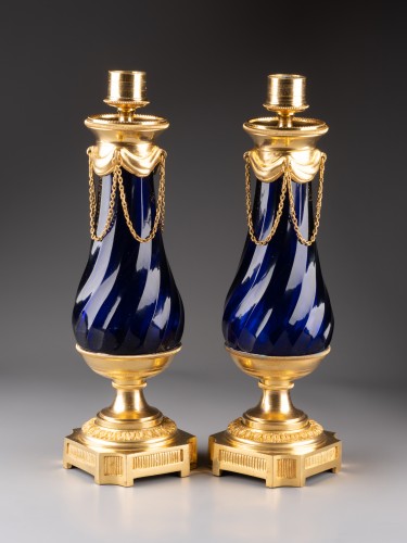 Paire de vases en cristal bleu du Creusot, Paris époque Louis XVI - Louis XVI