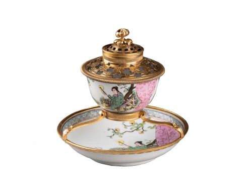 Pot pourri en porcelaine de Chine et bronze doré, Paris vers 1730