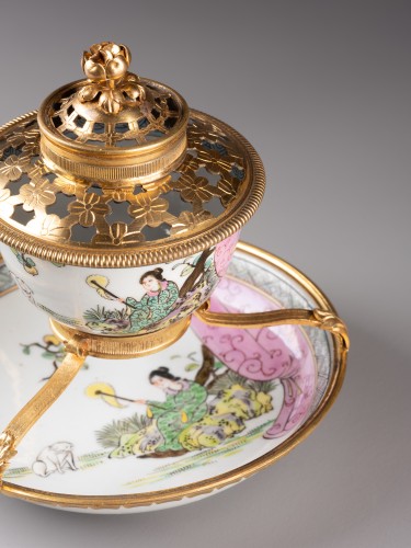 Objet de décoration Cassolettes, coupe et vase - Pot pourri en porcelaine de Chine et bronze doré, Paris vers 1730