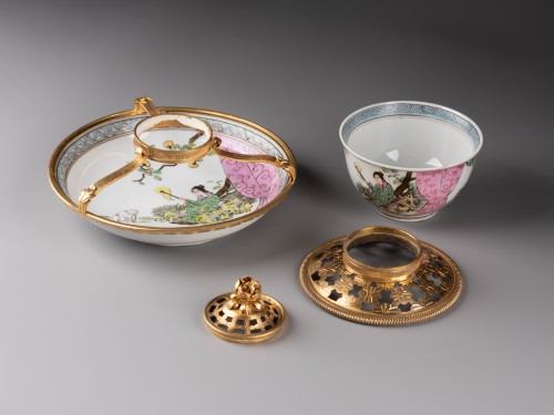 Antiquités - Pot pourri en porcelaine de Chine et bronze doré, Paris vers 1730
