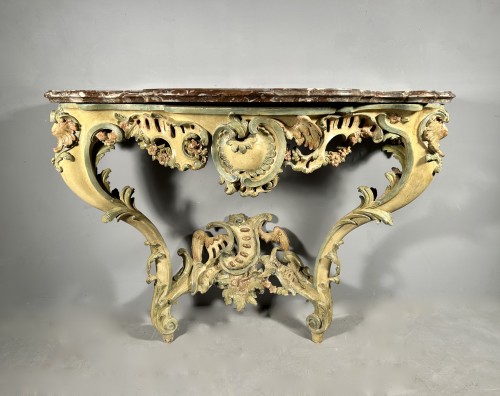 Lacquered console with rocaille decoration, Louis XV period around 1740  - 