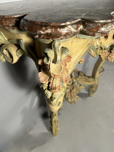 Antiquités - Console laquée à décor rocaille, époque Louis XV vers 1740