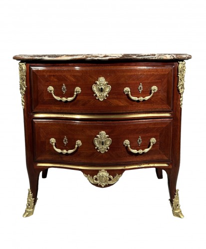 Chest of drawers in amaranth by E. Doirat, Paris Regence period
