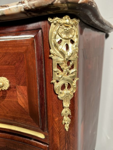 French Regence - Chest of drawers in amaranth by E. Doirat, Paris Regence period