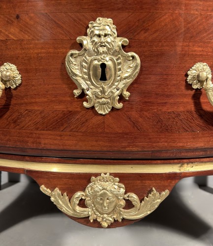 Antiquités - Commode sauteuse en amarante par E. Doirat, Paris époque Régence