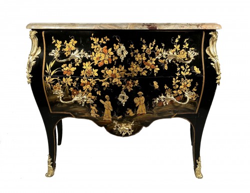 Chest of drawers with Martin varnish,  Paris Louis XV period