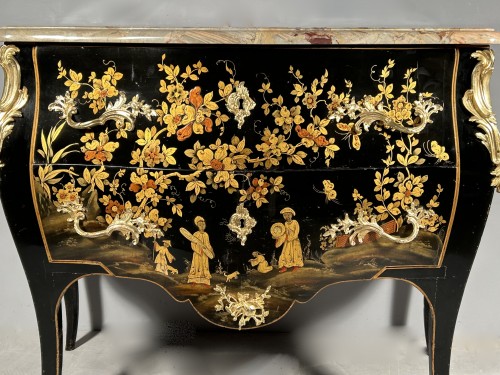 Chest of drawers with Martin varnish,  Paris Louis XV period - Furniture Style Louis XV