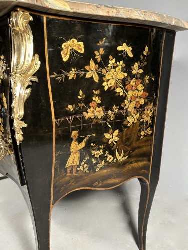 Antiquités - Chest of drawers with Martin varnish,  Paris Louis XV period