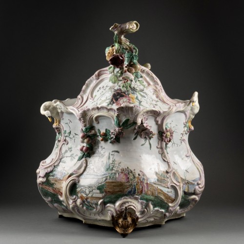 Porcelain & Faience  - Wall fountain in earthenware, Marseille circa 1760 