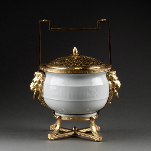 Chinese porcelain perfume burner, bronze mounted, 18th century  - 