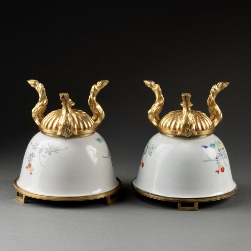 Louis XIV - Pair of bronze mounted porcelain bowls, Japan circa 1700 